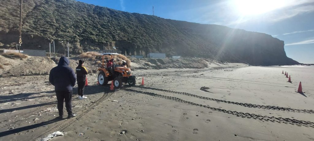 Taller de manejo seguro de Tractor en Arena. Realizamos una capacitación práctica de manejo de tractores para el Club Náutico de la ciudad de Rada Tilly. 